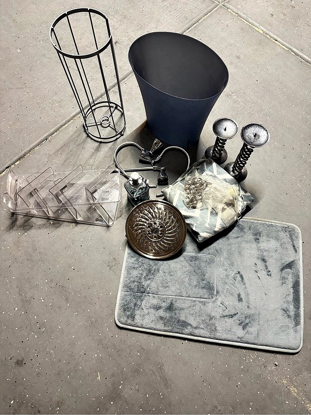 Bathroom Accessories Set in Gray & Blue